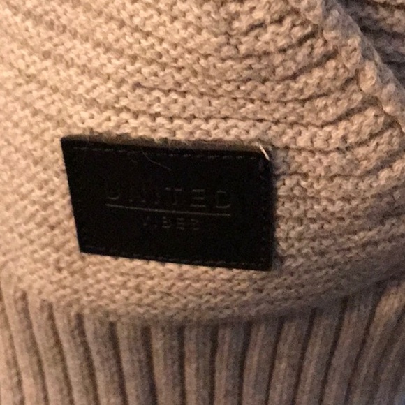 H&M knit sweater hoodie size 2T full front zipper the hoodie has zipper trim - Picture 4 of 7